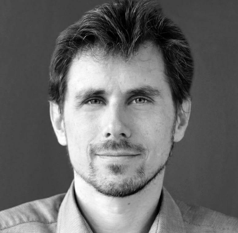 Dr. Daniel Grabić